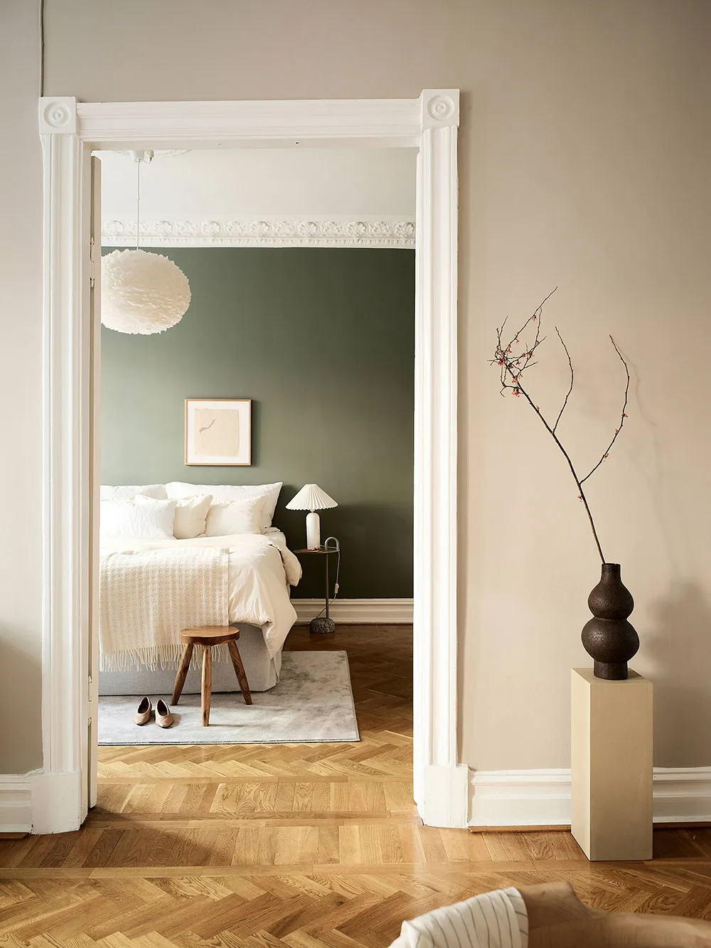 Warm and Gentle Scandinavian Interior with Small Means (87 sq. m) - Gallery image 5