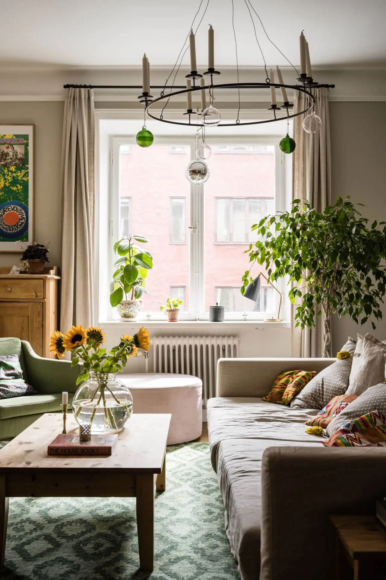 Cozy Scandinavian Interior with Large Library (98 sq. m) - Gallery image 5