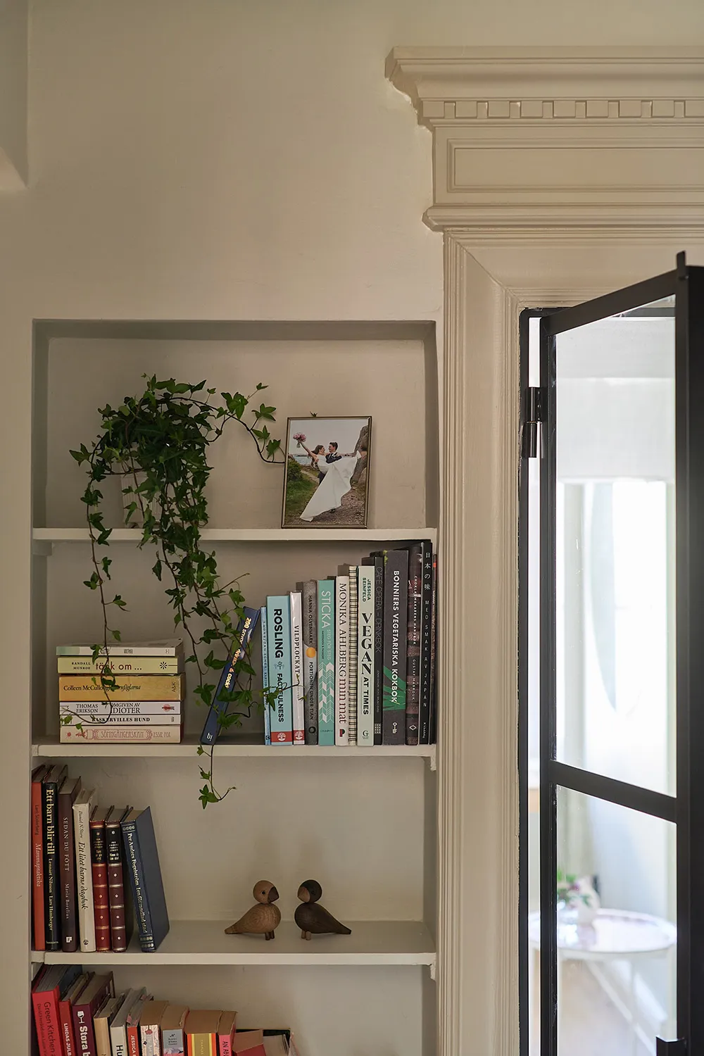 Компактная трехкомнатная квартира в Швеции в монохромных тонах (65 кв. м) - Gallery image 17