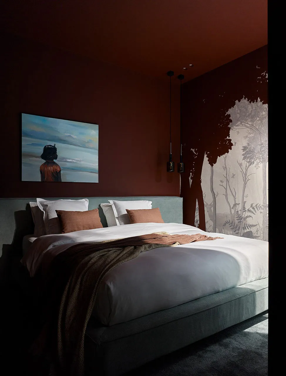 Sala verde y dormitorio rojo: apartamento con tonos intensos para una familia joven en Minsk - Gallery image 10