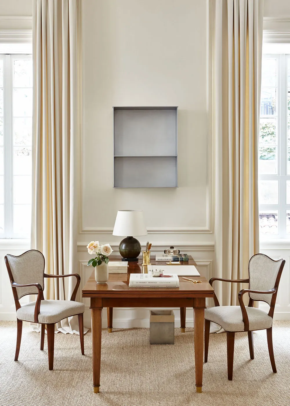 ニューヨークのエレガントでモダンなアパートのインテリアにある木製キッチン - Gallery image 4