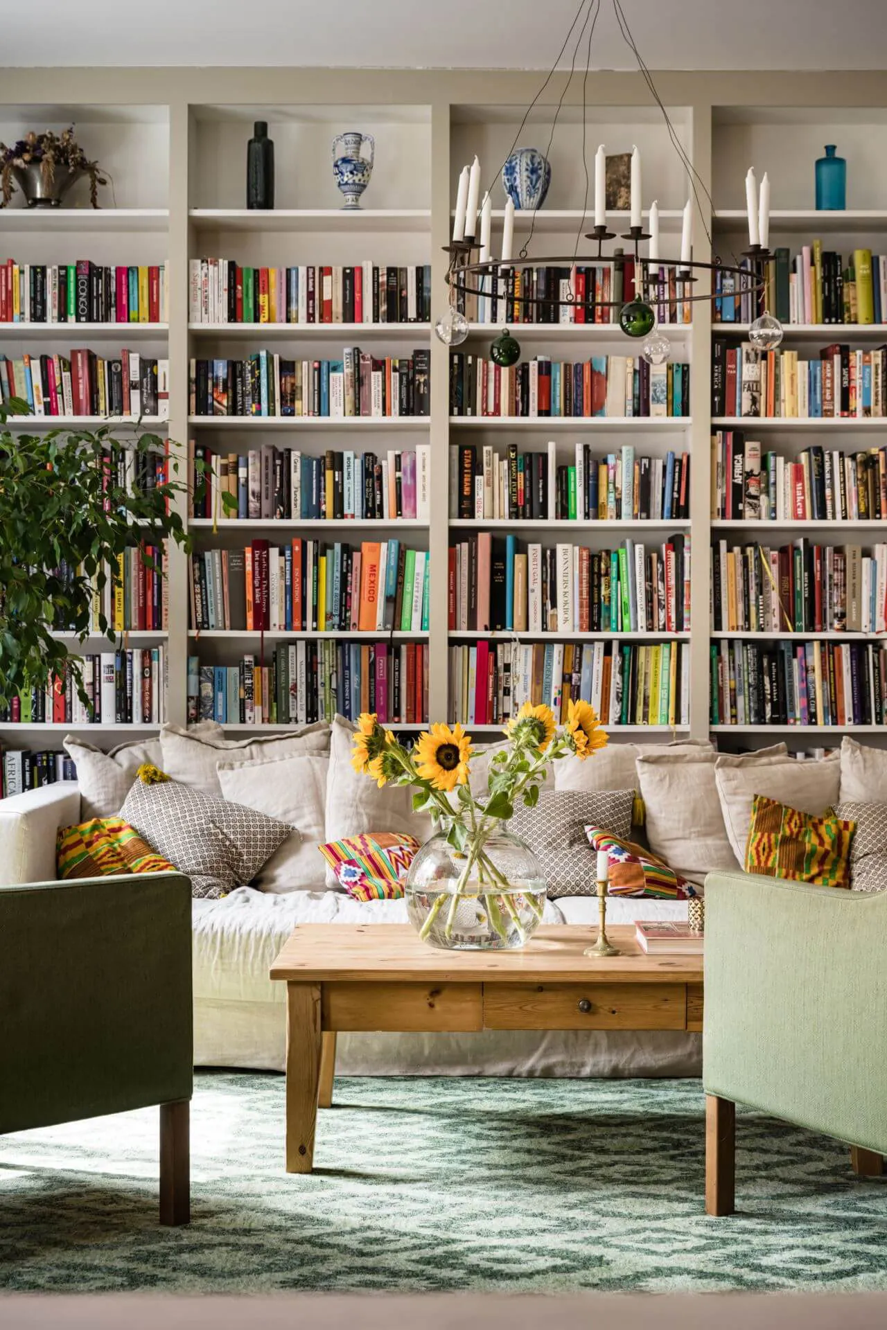 Cozy Scandinavian Interior with Large Library (98 sq. m) - Gallery image 1