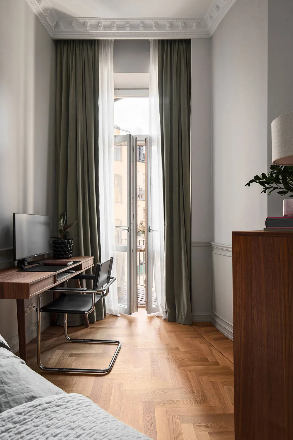 Stylish Scandinavian Interior with Pastel Ceiling (93 sqm) - Gallery image 23