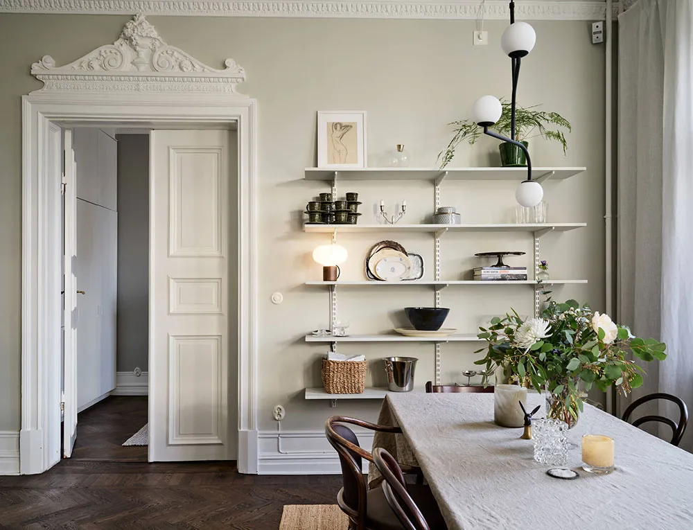 Open Layout and Luxurious Moldings: Characterful Apartment in Gothenburg (76 sqm) - Gallery image 3