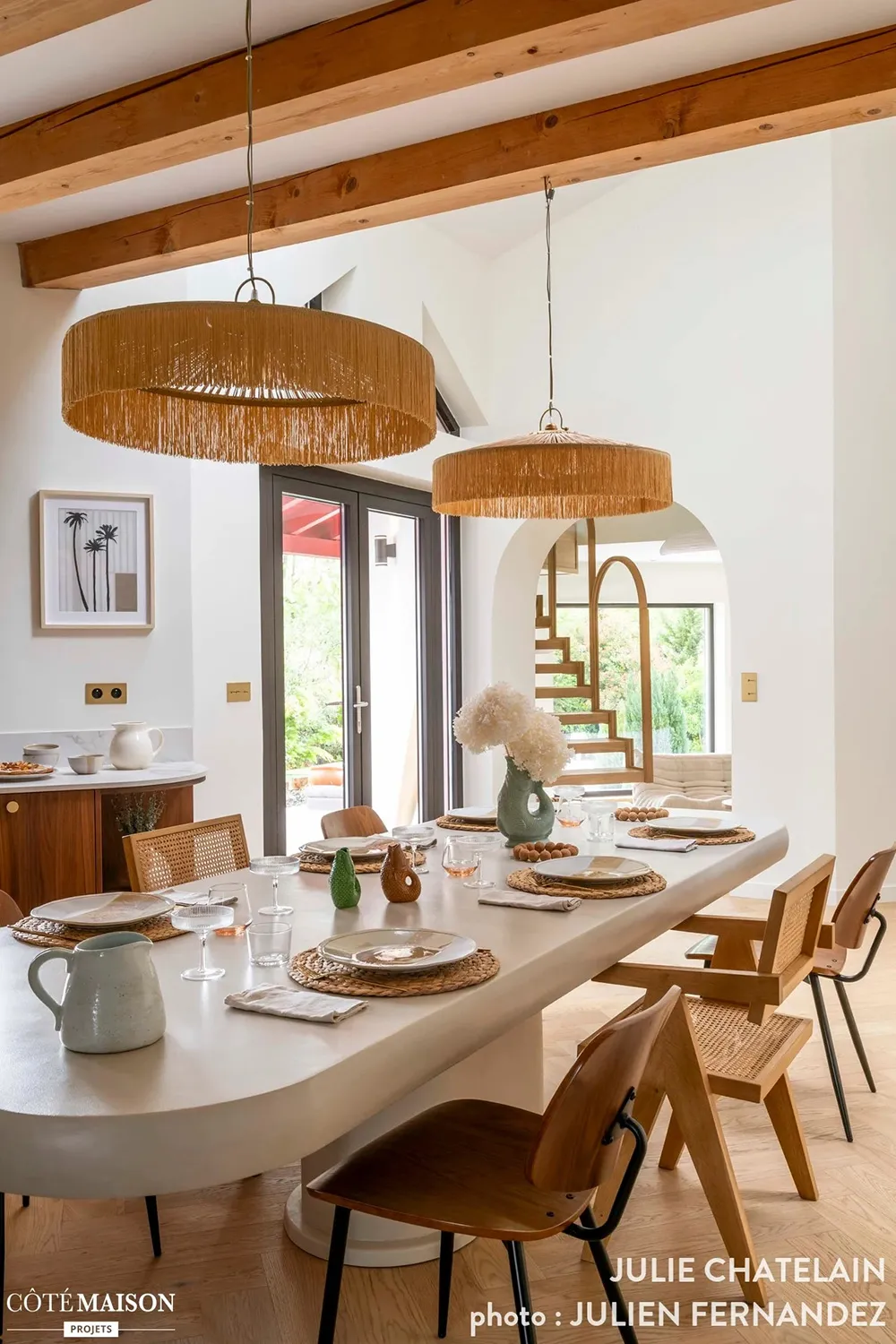 Design élégant dans des tons chauds pour une villa sur la côte atlantique de France - Gallery image 1