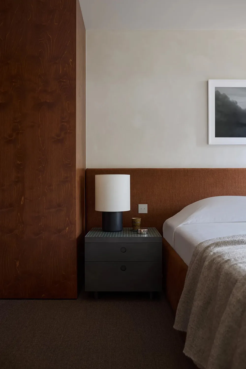 Intérieur minimaliste chaleureux d'un town-house moderne en Belgique - Gallery image 9