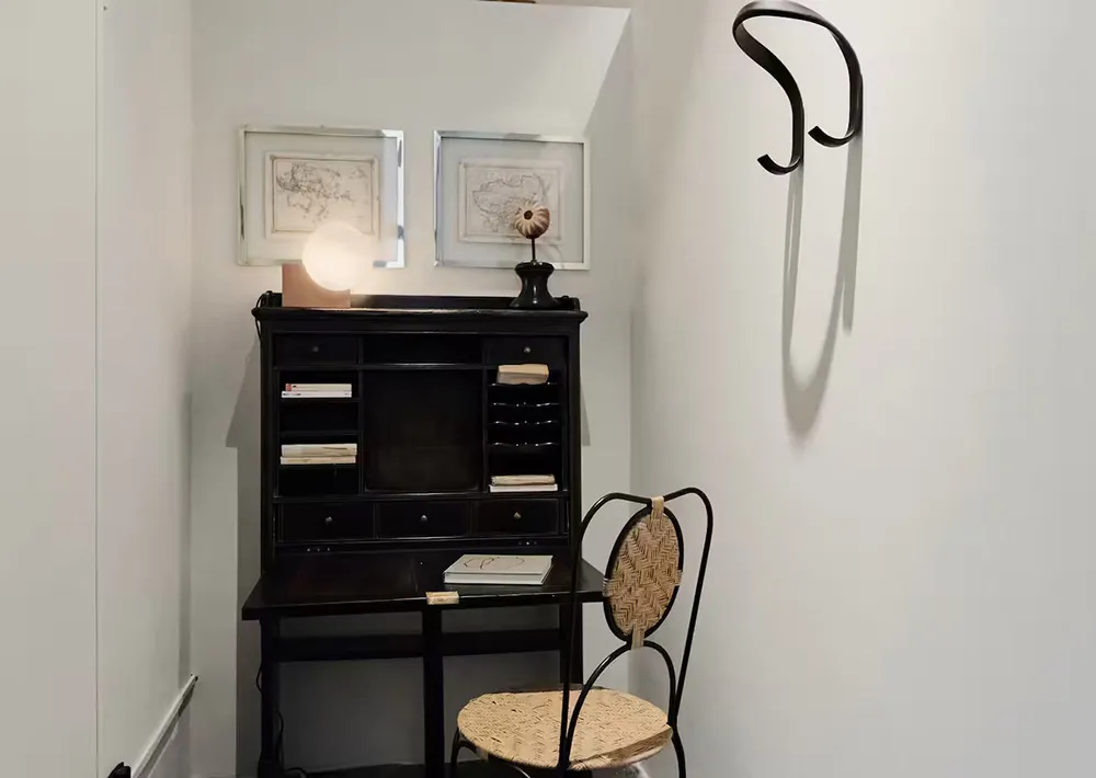 ईंट की मेहराब एवं स्तंभ: मिलान में 12वीं शताब्दी की इमारत में स्थित एक अद्भुत अपार्टमेंट - Gallery image 21