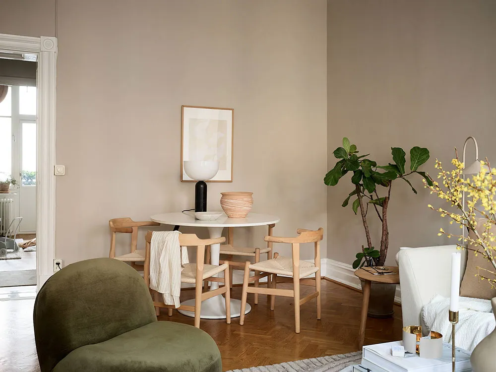 Warm and Gentle Scandinavian Interior with Small Means (87 sq. m) - Gallery image 4