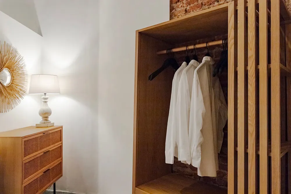 ईंट की मेहराब एवं स्तंभ: मिलान में 12वीं शताब्दी की इमारत में स्थित एक अद्भुत अपार्टमेंट - Gallery image 17