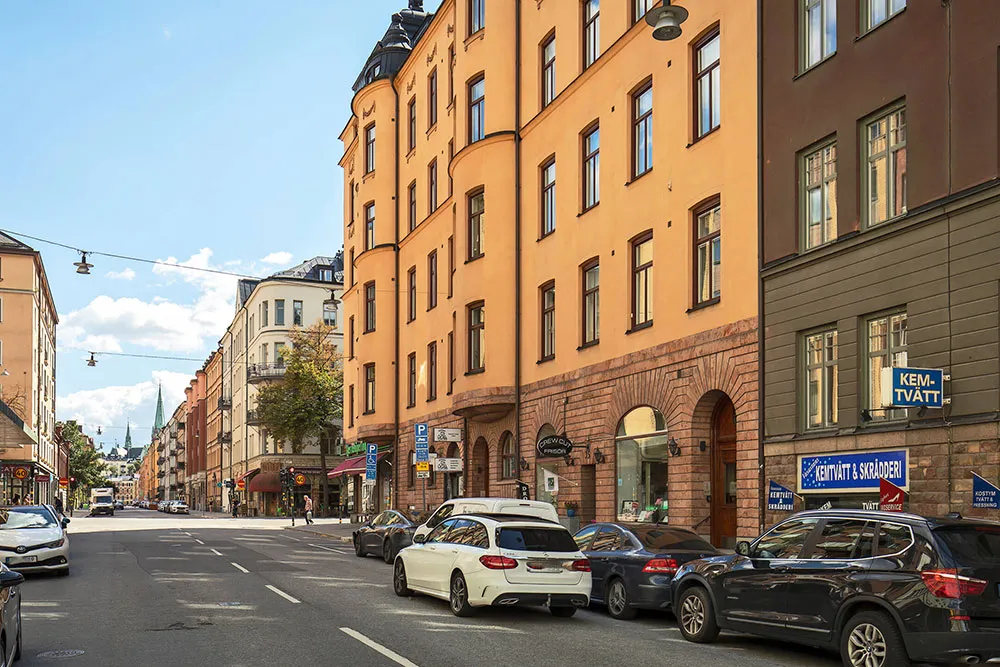 Stylish Scandinavian Interior with Pastel Ceiling (93 sqm) - Gallery image 30