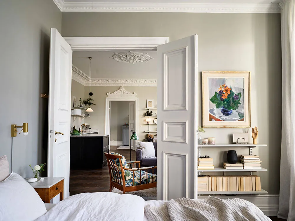 Open Layout and Luxurious Moldings: Characterful Apartment in Gothenburg (76 sqm) - Gallery image 22