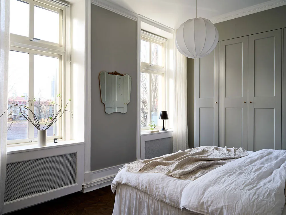 Open Layout and Luxurious Moldings: Characterful Apartment in Gothenburg (76 sqm) - Gallery image 17