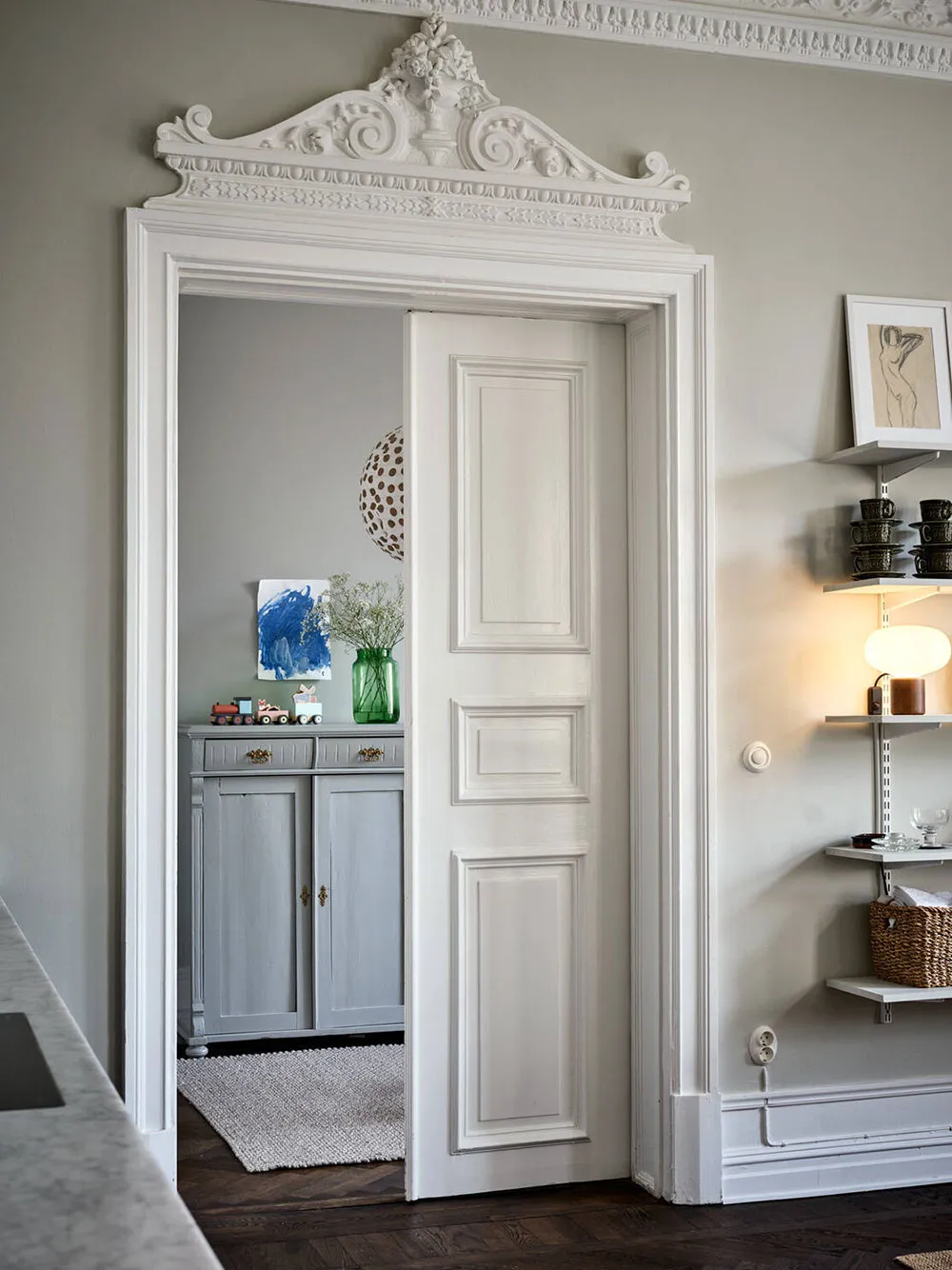 Open Layout and Luxurious Moldings: Characterful Apartment in Gothenburg (76 sqm) - Gallery image 9