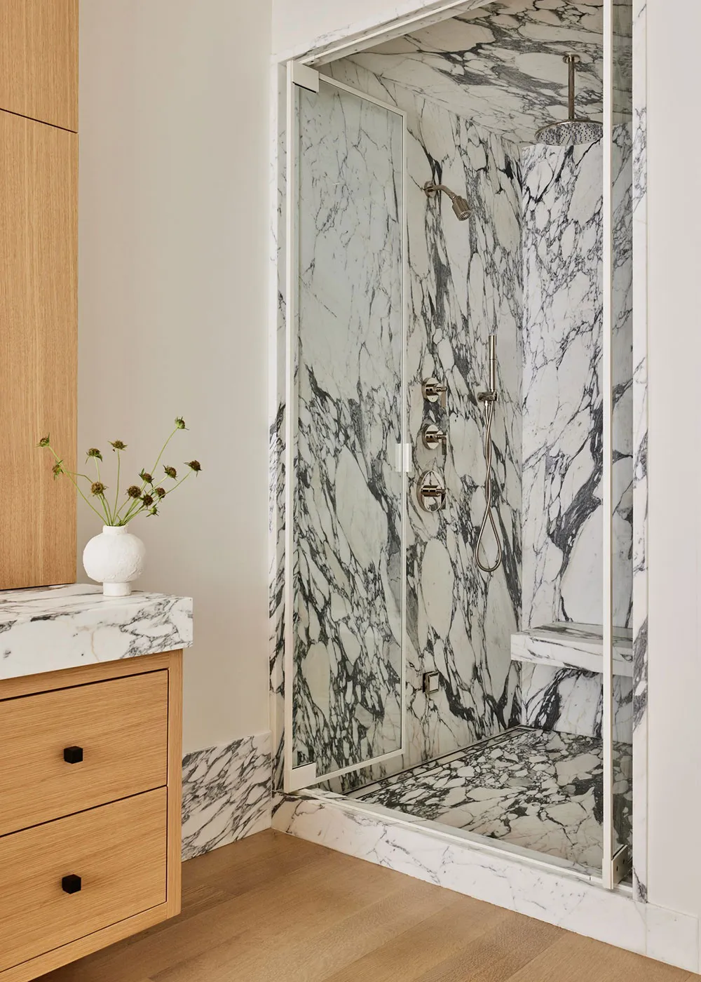 Eleganter Minimalismus mit abgerundeten Ecken: Townhouse in New Jersey - Gallery image 10