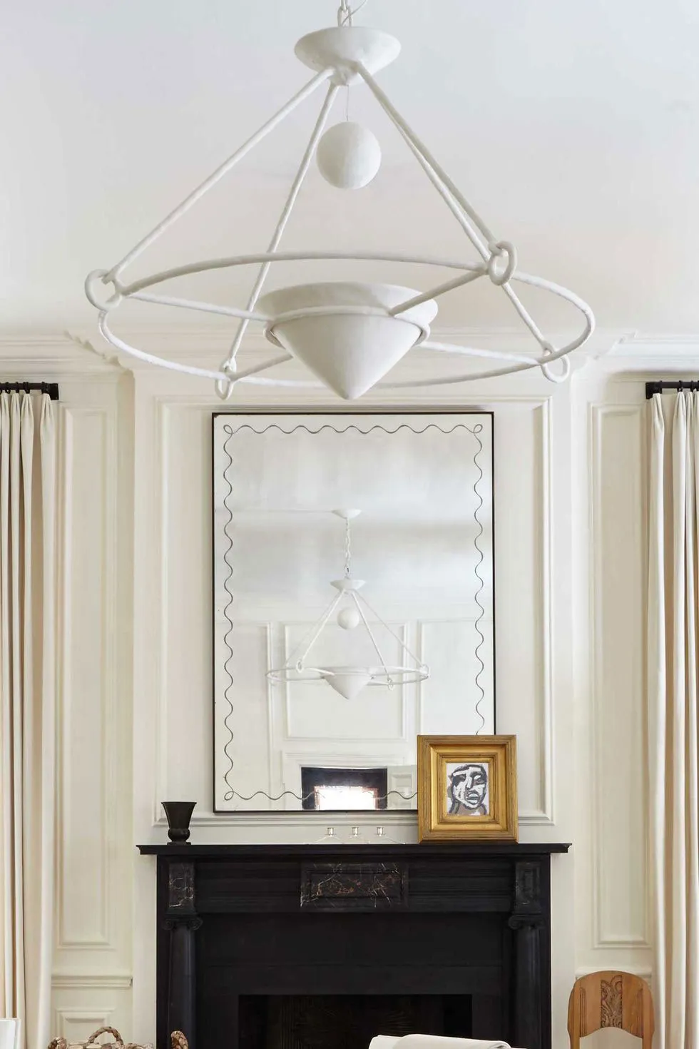 ニューヨークのエレガントでモダンなアパートのインテリアにある木製キッチン - Gallery image 10