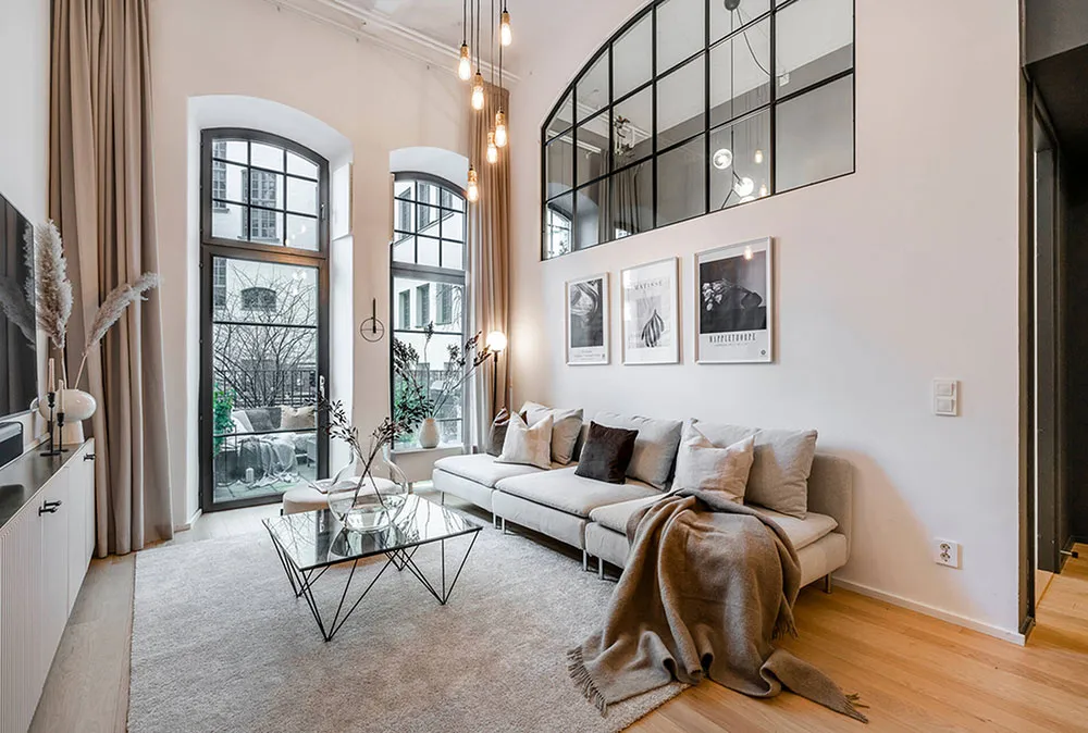 Altos techos y terraza: única vivienda en antiguo edificio de fábrica en Estocolmo - Gallery image 3