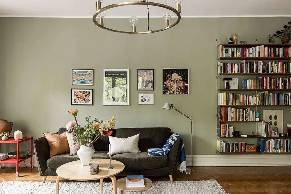 Huile d'olive et autres teintes vertes dans le design d'un appartement suédois (76 m²) - Gallery image 5