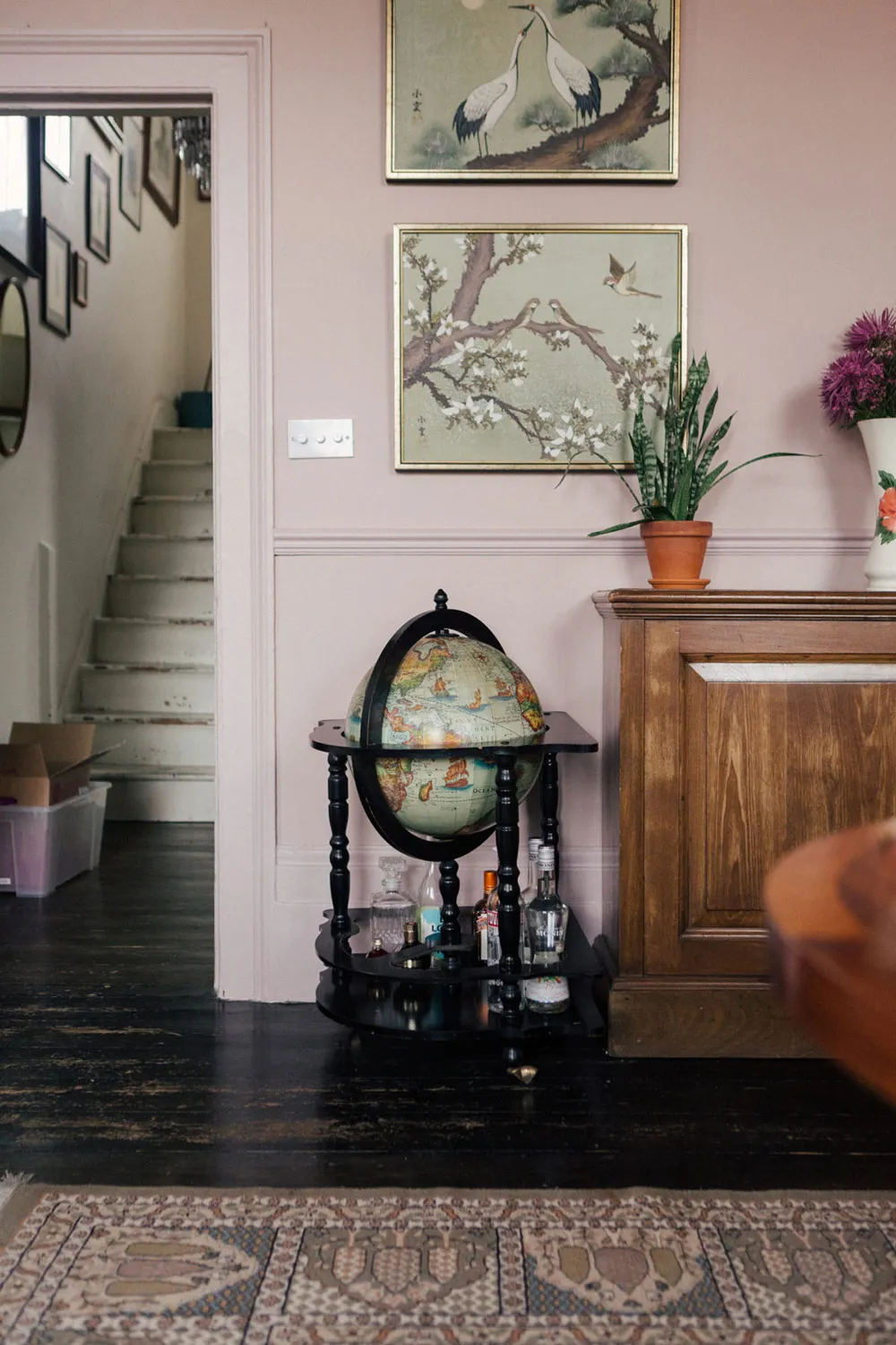 Schönes englisches Haus mit stoffrosa Wohnzimmer - Gallery image 14