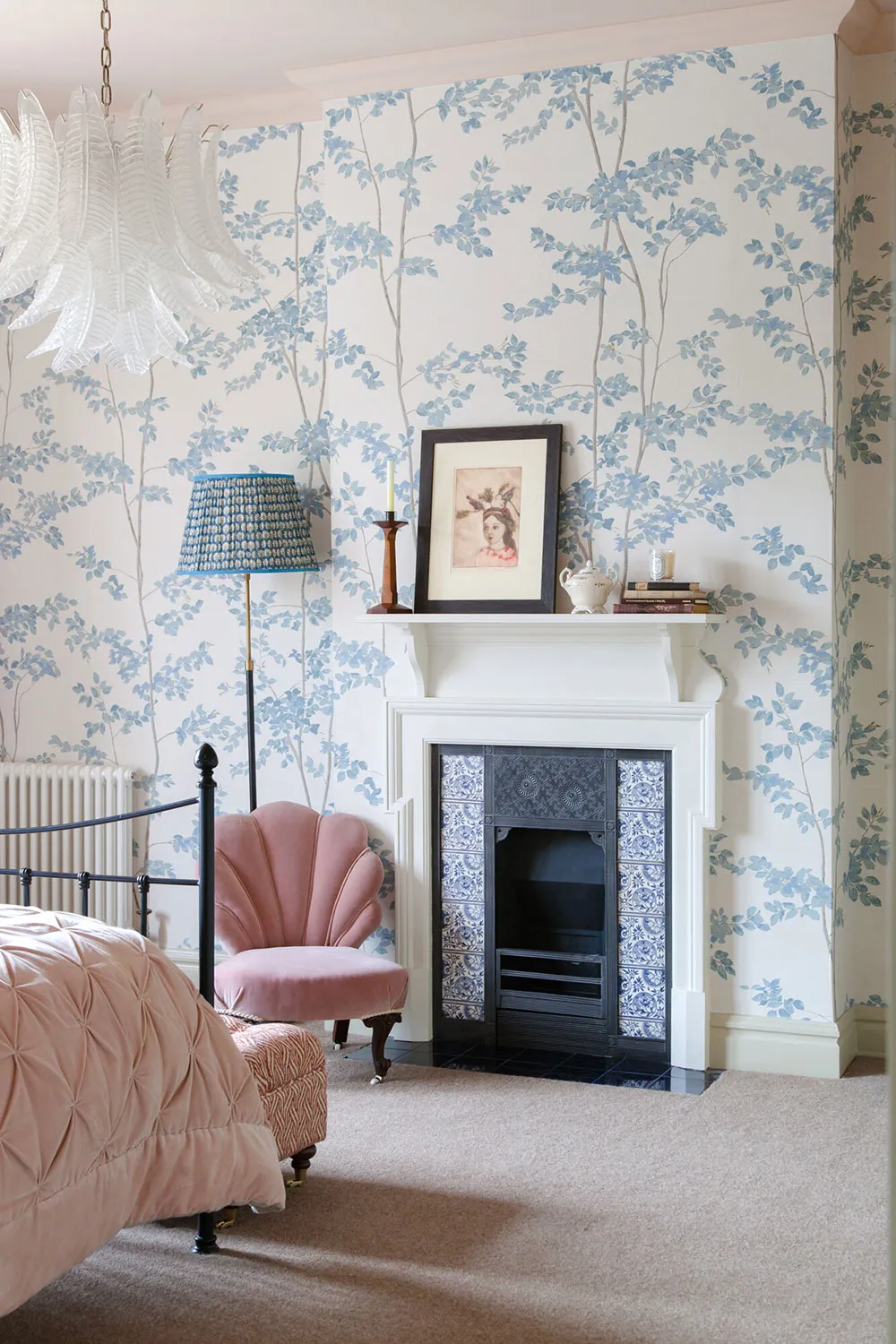 लंदन में सौंदर्यपूर्ण अंग्रेजी क्लासिक, जिसमें हल्के पेस्टल रंगों का उपयोग किया गया है। - Gallery image 21