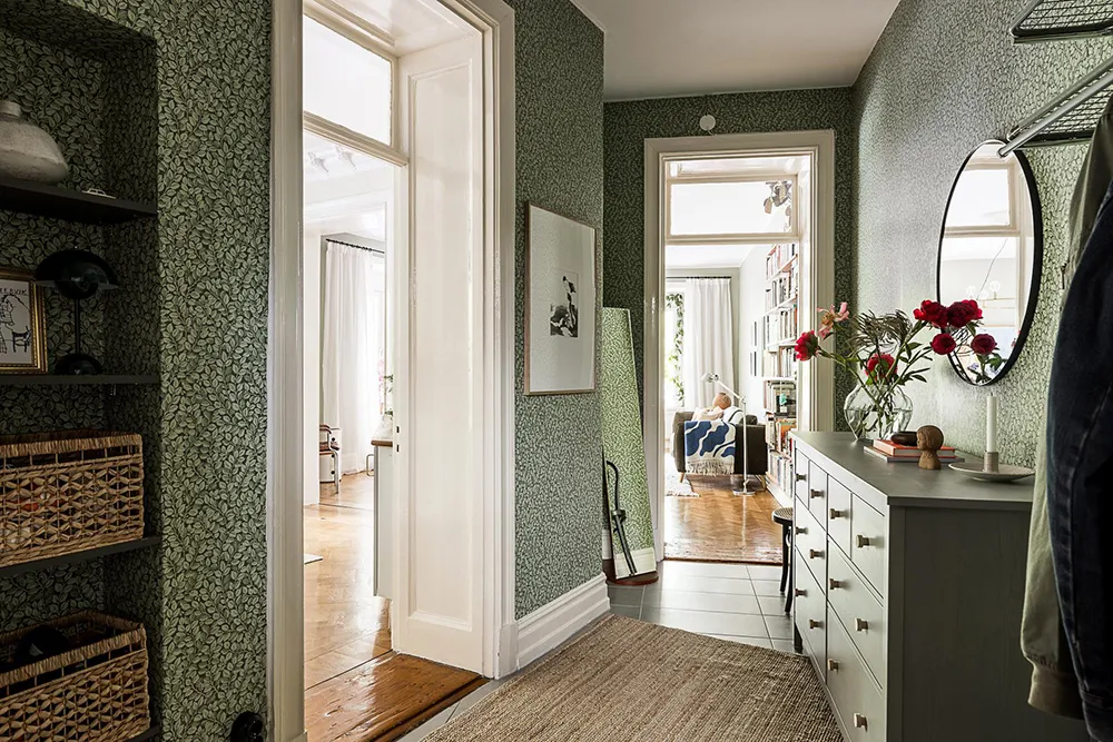 Huile d'olive et autres teintes vertes dans le design d'un appartement suédois (76 m²) - Gallery image 22