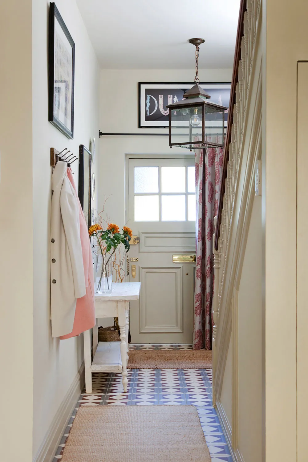 लंदन में सौंदर्यपूर्ण अंग्रेजी क्लासिक, जिसमें हल्के पेस्टल रंगों का उपयोग किया गया है। - Gallery image 25