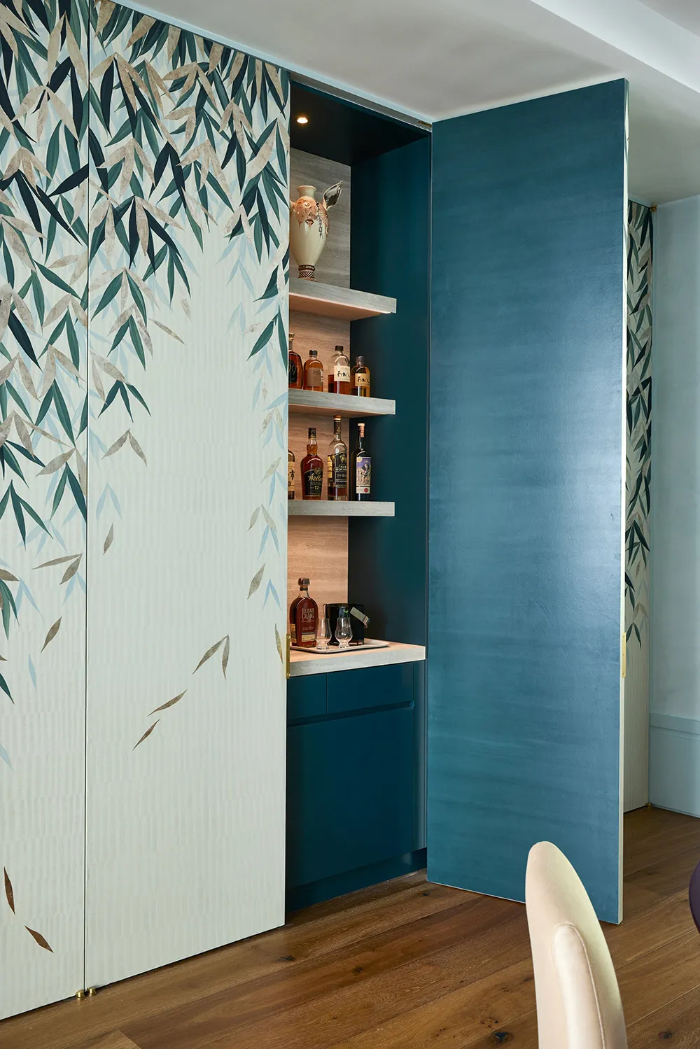 Stylish Design in Cool Tones: Apartments with Terrace in New York - Gallery image 8