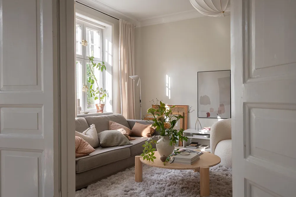 Spokojny i uютny szary-beżowy interior w Getborgu (83 m²) - Gallery image 2