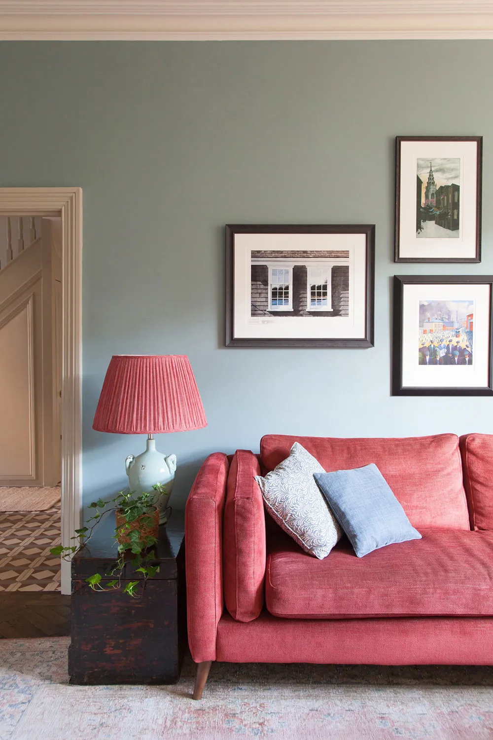 लंदन में सौंदर्यपूर्ण अंग्रेजी क्लासिक, जिसमें हल्के पेस्टल रंगों का उपयोग किया गया है। - Gallery image 4