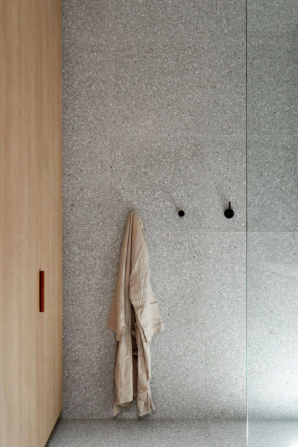 Piedra, madera, ladrillo: un interior moderno acogedor en Melbourne - Gallery image 12