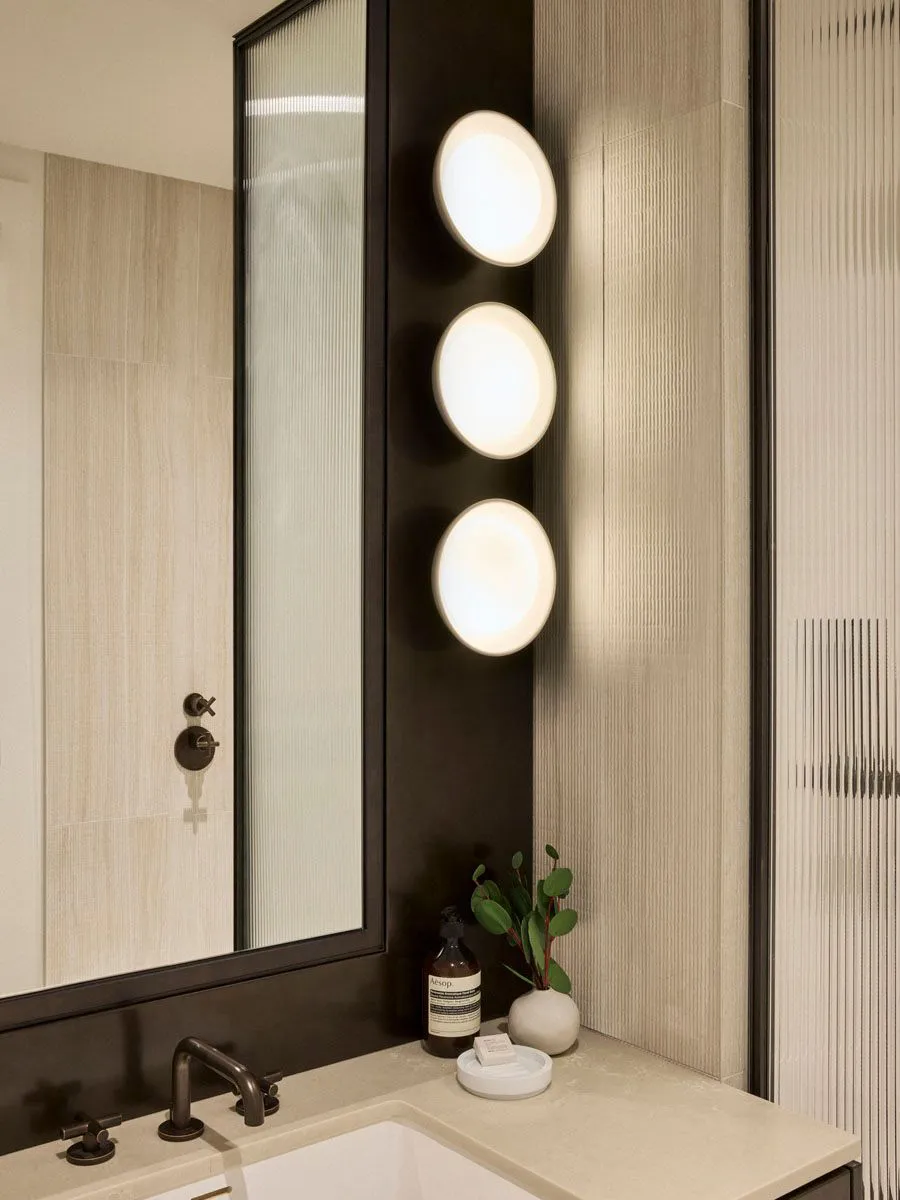 Modny dekor w ciepłych tonach i otwarte przestrzenie: loft w Nowym Jorku - Gallery image 12