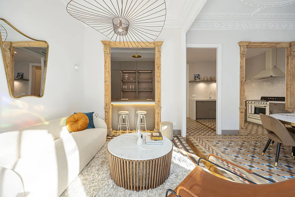 Płytka i inne unikalne detale: słońce w apartamencie w Barcelonie - Gallery image 5