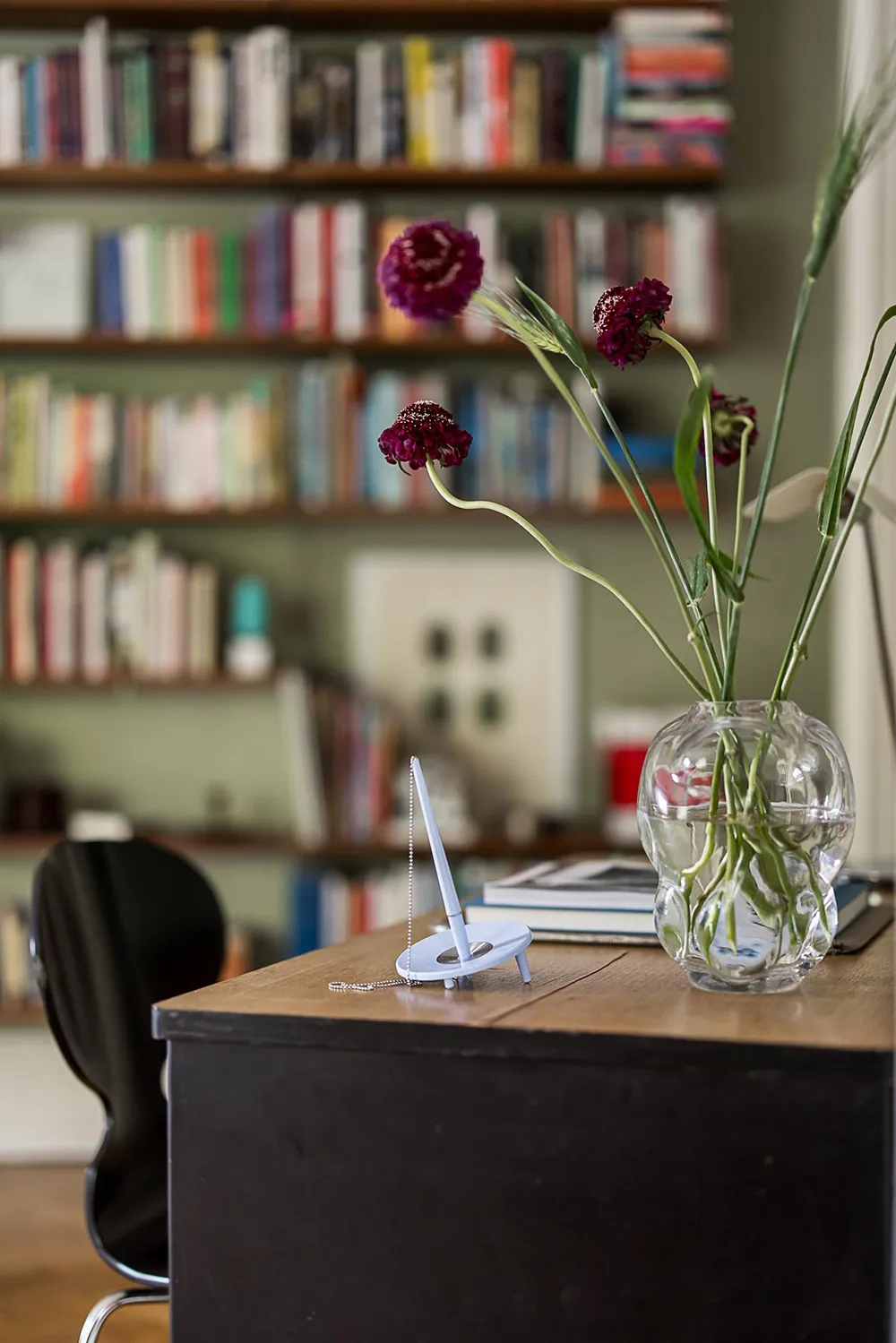 Huile d'olive et autres teintes vertes dans le design d'un appartement suédois (76 m²) - Gallery image 6