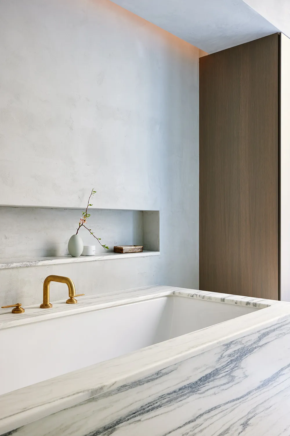 Stylish Design in Cool Tones: Apartments with Terrace in New York - Gallery image 11