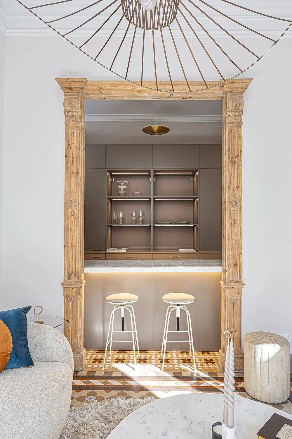 Płytka i inne unikalne detale: słońce w apartamencie w Barcelonie - Gallery image 6