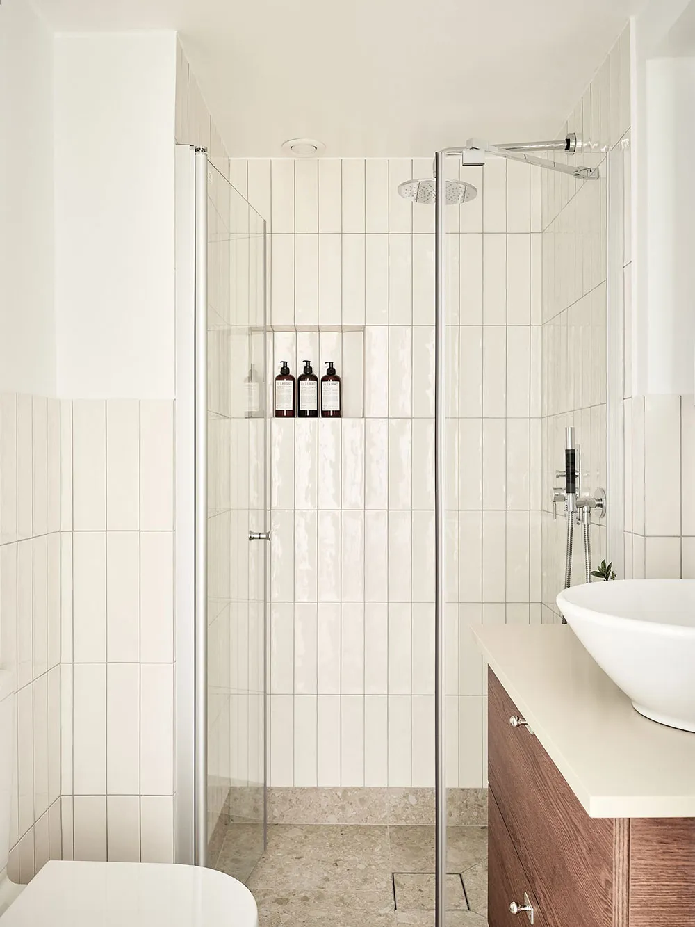 Простий і затишний монохромний інтер'єр у Швеції (59 кв. м) - Gallery image 17