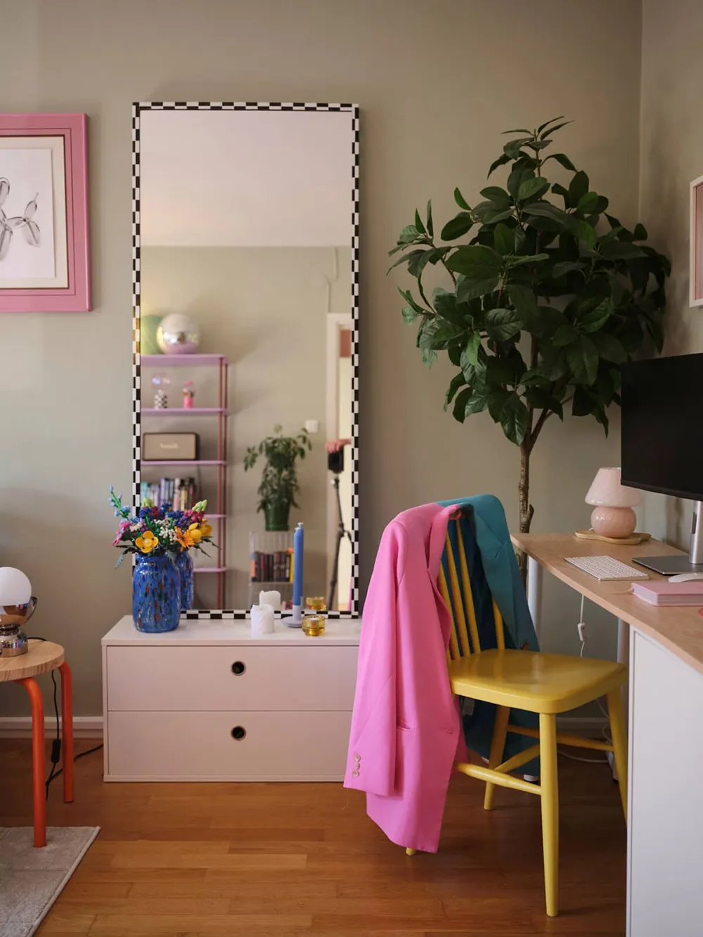 Pastel coloris joyeux dans le design d'une petite appartement scandinave (54 m²) - Gallery image 5