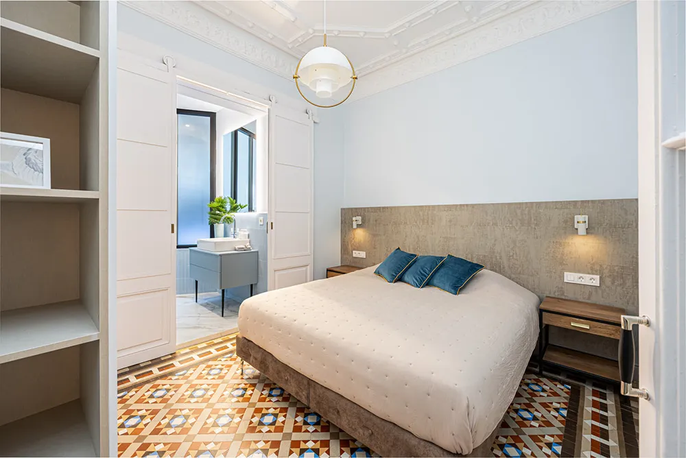 Płytka i inne unikalne detale: słońce w apartamencie w Barcelonie - Gallery image 14