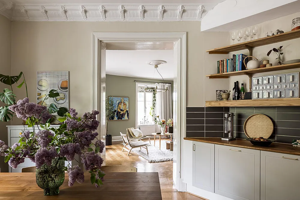 Huile d'olive et autres teintes vertes dans le design d'un appartement suédois (76 m²) - Gallery image 12