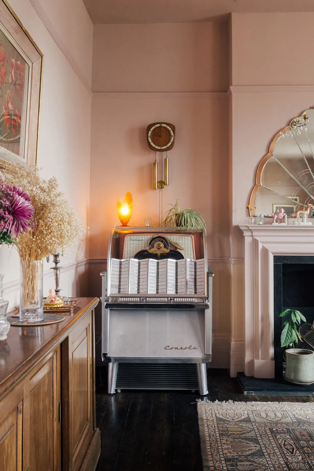 Schönes englisches Haus mit stoffrosa Wohnzimmer - Gallery image 13