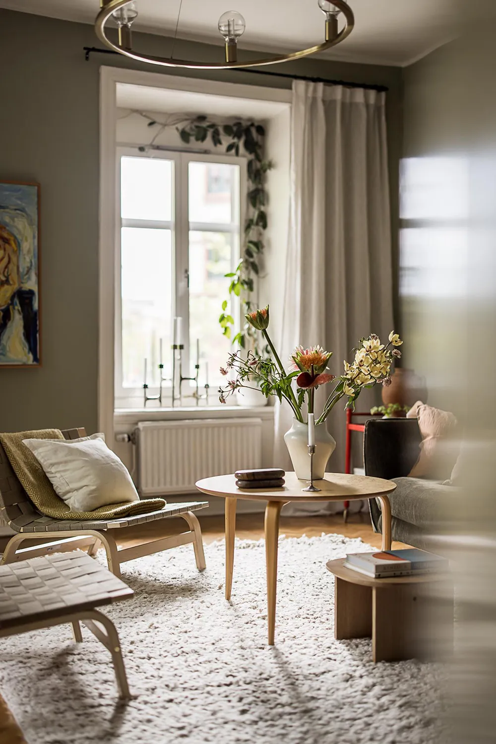 Huile d'olive et autres teintes vertes dans le design d'un appartement suédois (76 m²) - Gallery image 1