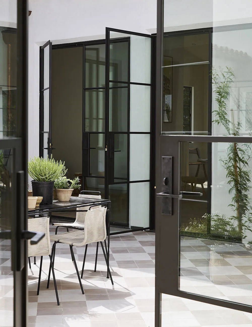 Wie eine designerische Ehepaar die 100-jährige Villa in Los Angeles wiederbeleucht - Gallery image 8