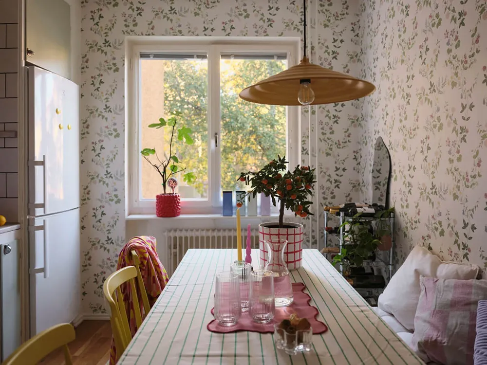 Pastel coloris joyeux dans le design d'une petite appartement scandinave (54 m²) - Gallery image 11