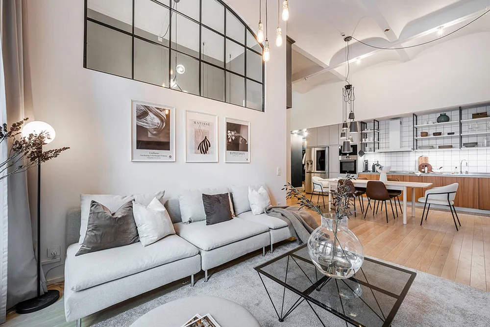 Altos techos y terraza: única vivienda en antiguo edificio de fábrica en Estocolmo - Gallery image 7