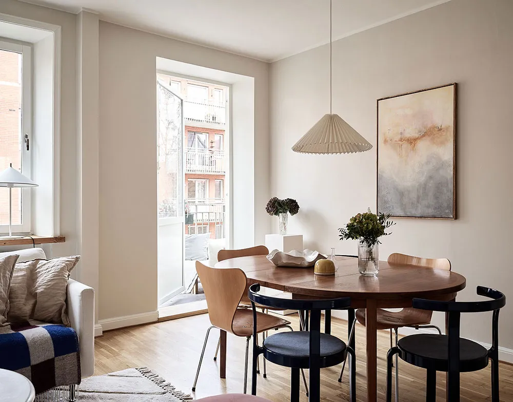 Простий і затишний монохромний інтер'єр у Швеції (59 кв. м) - Gallery image 1