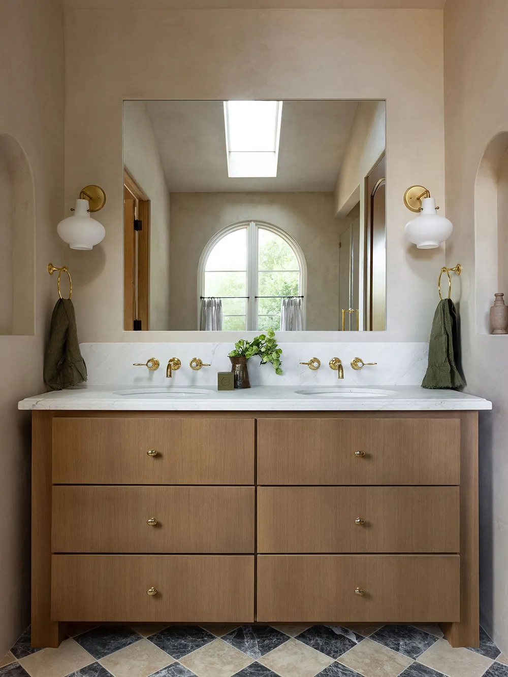 Hermoso y moderno hogar en California, que se disfraza perfectamente de villa colonial - Gallery image 11