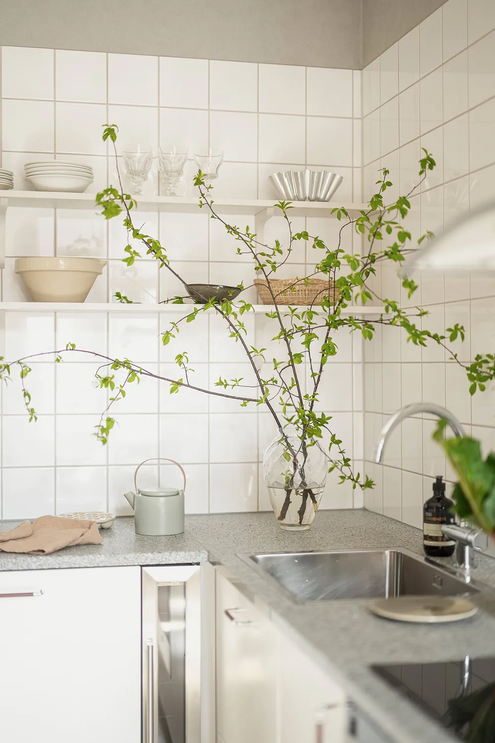 Jasny skandynawski wnętrze z skórzanympfu - Gallery image 15