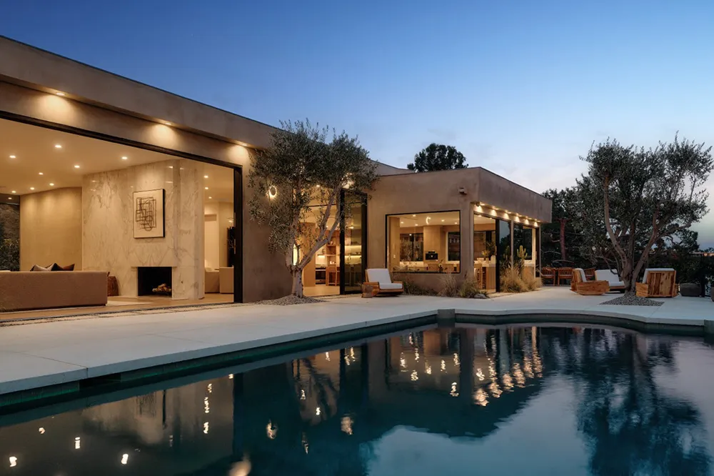 Warm modernes Design einer einstöckigen Villa auf einem Hügel in Kalifornien - Gallery image 20