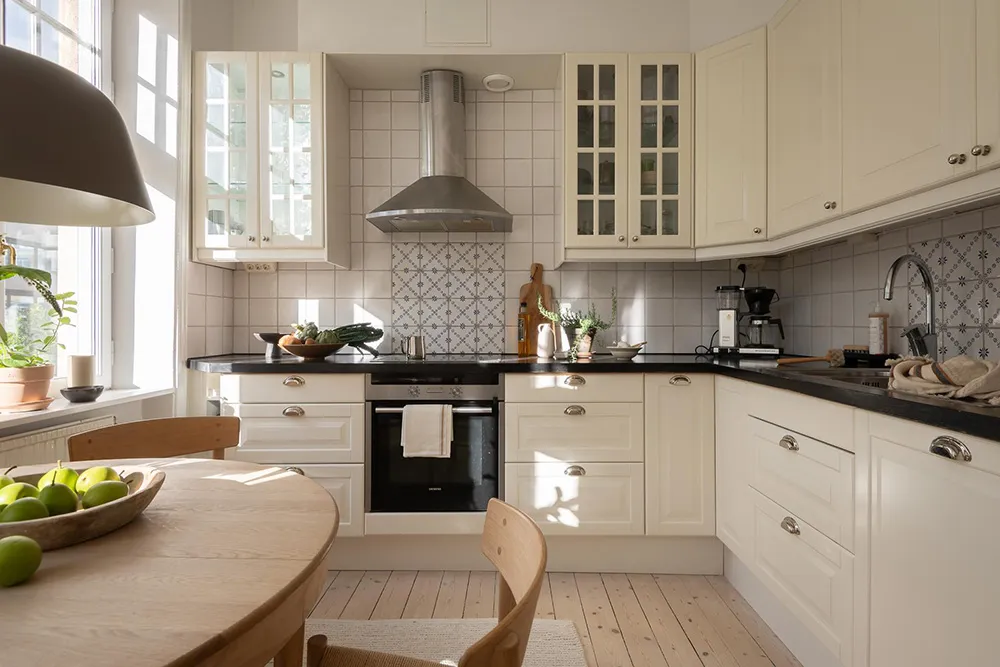 Spokojny i uютny szary-beżowy interior w Getborgu (83 m²) - Gallery image 22