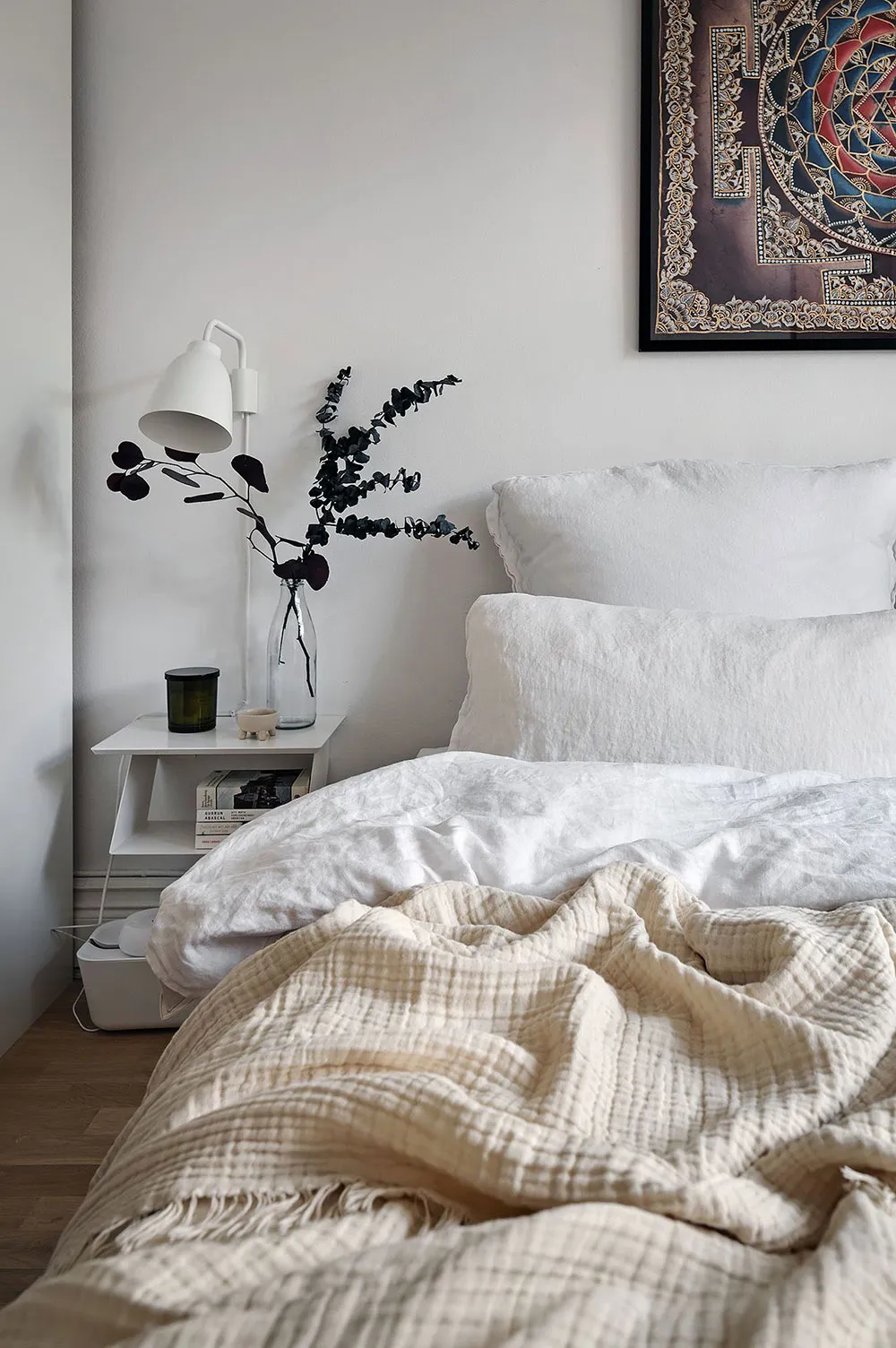 Grüne Herd und warme Akzente: verfeinertes Interior einer Wohnung in Göteborg (94 qm) - Gallery image 13