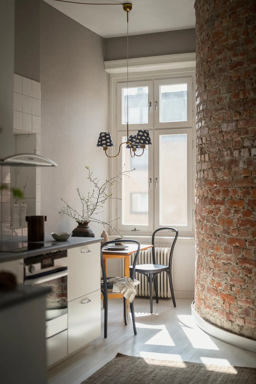 Jasny skandynawski wnętrze z skórzanympfu - Gallery image 7